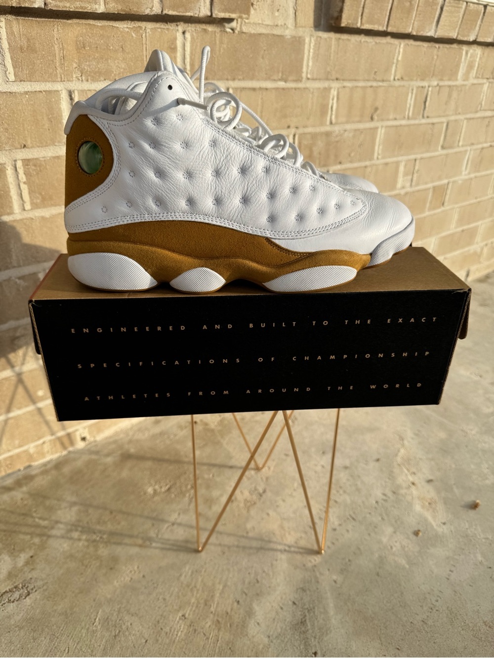Jordan 13 Men's White and Gold Retro Basketball Sneakers